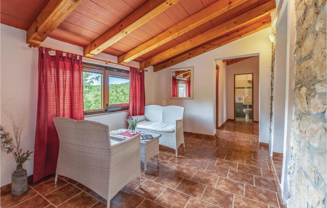 2 Bedroom Amazing Home In Rakotule エクステリア 写真